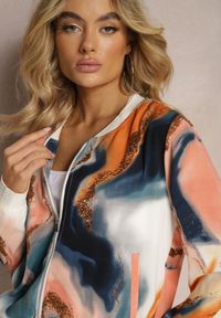 Renee - Granatowo-Beżowa Bluza Bomberka z Suwakiem i Abstrakcyjnym Wzorem Tie-Dye Svette. Kolor: niebieski. Materiał: tkanina #4