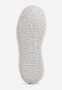 Renee - Białe Sneakersy VICES na Platformie w Stylu Chunky z Perforacją Hypsyllis. Okazja: na co dzień. Kolor: biały. Materiał: jeans. Obcas: na platformie #8