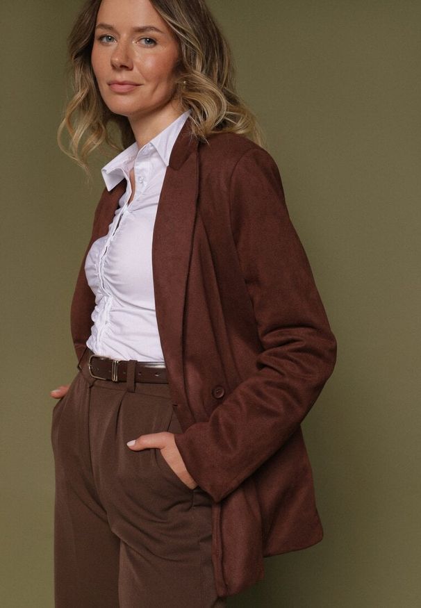 Born2be - Brązowa Dwurzędowa Marynarka o Pudełkowym Kroju z Usztywnianymi Ramionami Alean. Okazja: na co dzień. Kolor: brązowy. Materiał: jeans. Styl: klasyczny, casual, elegancki
