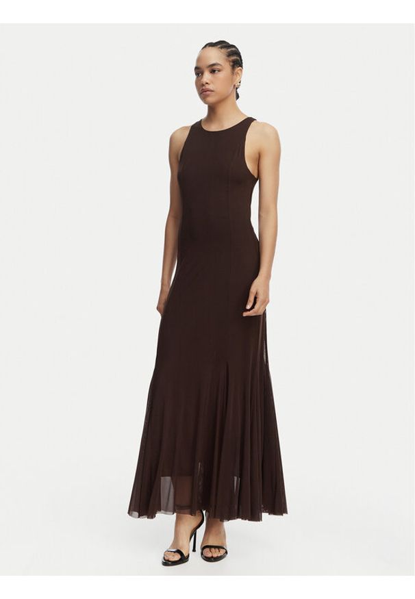 Guess Sukienka wieczorowa W6GK13 K2943 Brązowy Slim Fit. Kolor: brązowy. Materiał: syntetyk. Styl: wizytowy