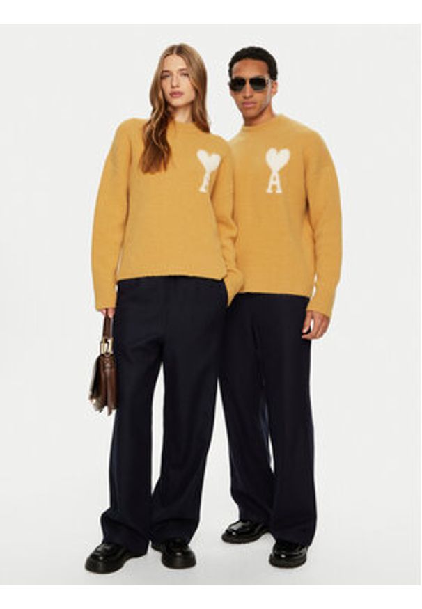 AMI PARIS Sweter UKS025.KN0032 Żółty Regular Fit. Kolor: żółty. Materiał: wełna