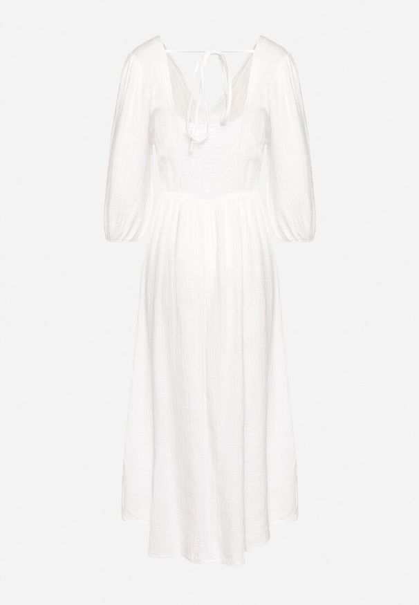 Born2be - Biała Rozkloszowana Bawełniana Sukienka Boho z Wiązaniem i Gumką w Talii Lawla. Okazja: na co dzień. Typ kołnierza: dekolt w kształcie V. Kolor: biały. Materiał: bawełna. Typ sukienki: rozkloszowane. Styl: boho