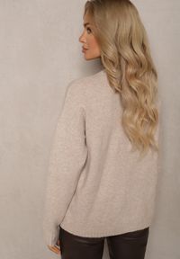 Renee - Brązowy Sweter z Kolorowym Haftem z Przodu Inavessa. Okazja: na co dzień. Kolor: beżowy. Długość rękawa: długi rękaw. Długość: długie. Wzór: haft, kolorowy. Sezon: jesień, zima. Styl: klasyczny, casual #5