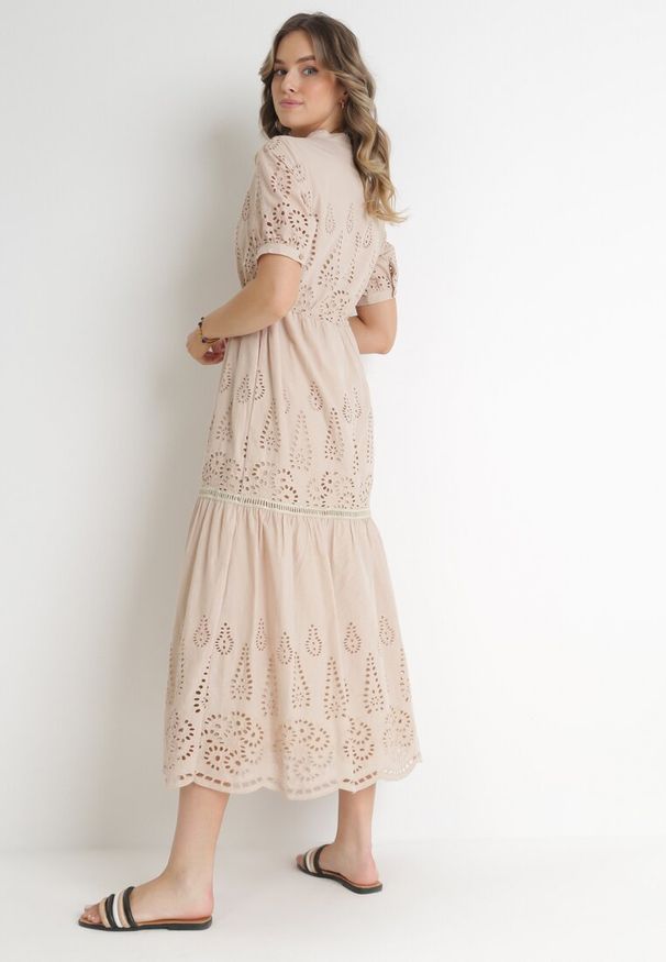 Born2be - Beżowa Haftowana Sukienka Maxi ze Ściągaczem w Talii Erlina. Kolor: beżowy. Materiał: tkanina. Wzór: haft. Sezon: lato. Długość: maxi