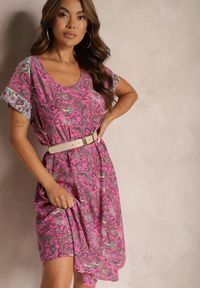 Renee - Fuksjowa Rozkloszowana Sukienka z Wiskozy w Kwiaty Rivanira. Kolor: różowy. Materiał: wiskoza. Wzór: kwiaty. Sezon: lato