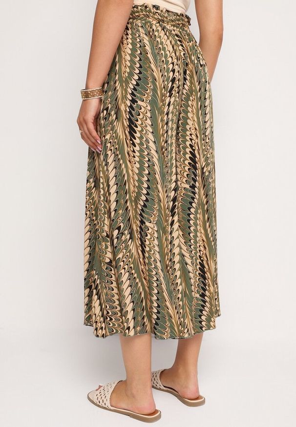 Born2be - Zielone Szerokie Wiskozowe Spodnie z Wysokim Stanem i Gumką w Talii Ozdobione Guzikami Jilifea. Stan: podwyższony. Kolor: zielony. Materiał: wiskoza. Wzór: aplikacja