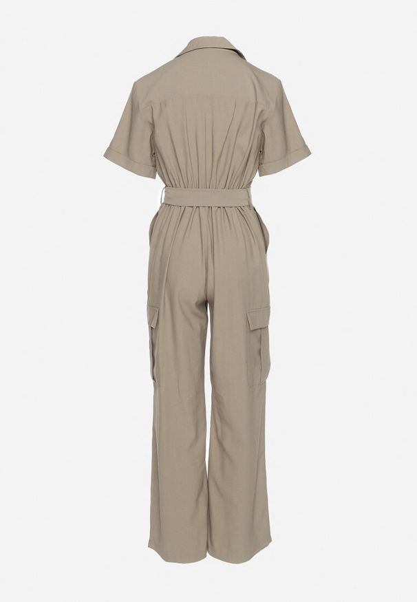 Born2be - Ciemnozielony Kombinezon Utility z Kopertowym Dekoltem Paskiem i Szerokimi Kieszeniami Pallilena. Okazja: na co dzień. Kolor: zielony. Styl: elegancki, casual