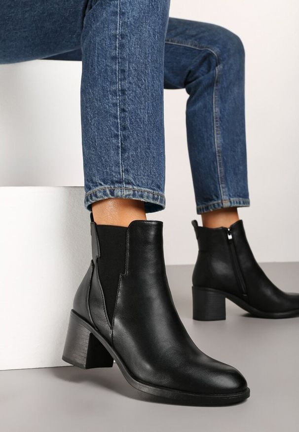 Born2be - Czarne Botki na Obcasie w Stylu Sztybletów Ozdobione Piorunem Alzinna. Kolor: czarny. Materiał: jeans. Wzór: aplikacja. Obcas: na obcasie. Styl: elegancki. Wysokość obcasa: średni