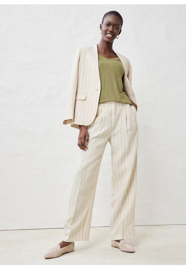 bonprix - T-shirt z czystego lnu. Typ kołnierza: dekolt w serek. Kolor: zielony. Materiał: len. Sezon: lato. Styl: elegancki