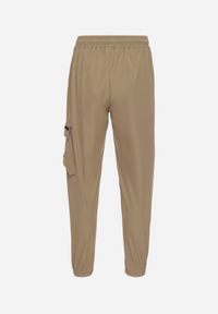 Born2be - Ciemnobeżowe Spodnie Dresowe w Stylu Cargo z Bawełny Niniviea. Okazja: do domu, na co dzień. Kolor: beżowy. Materiał: bawełna, dresówka. Styl: casual #4
