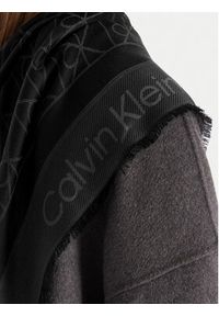 Calvin Klein Szal Emblem Aop Tonal LV04D8063G Czarny. Kolor: czarny. Materiał: wiskoza