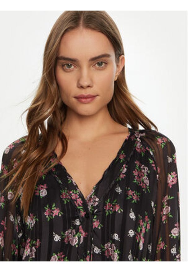 Guess Sukienka codzienna W5RK77 WGWV2 Kolorowy Regular Fit. Okazja: na co dzień. Materiał: syntetyk. Wzór: kolorowy. Typ sukienki: proste. Styl: casual