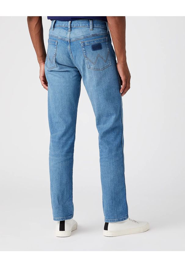 Wrangler - WRANGLER GREENSBORO MĘSKIE SPODNIE JEANSOWE NATURAL INDIGO W15QCU29X 112145824