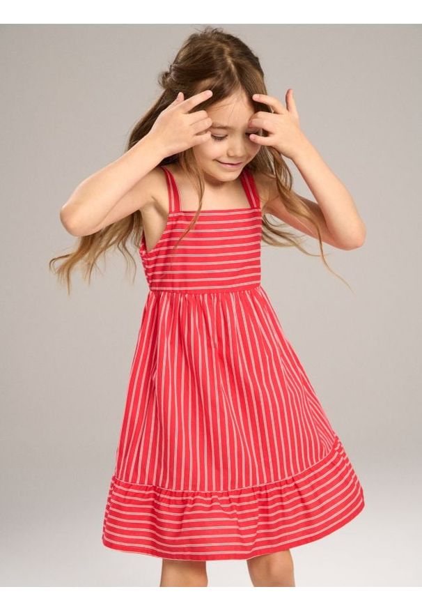 Sinsay - Bawełniana sukienka na ramiączkach w paski - wielobarwny. Materiał: bawełna. Długość rękawa: na ramiączkach. Wzór: paski