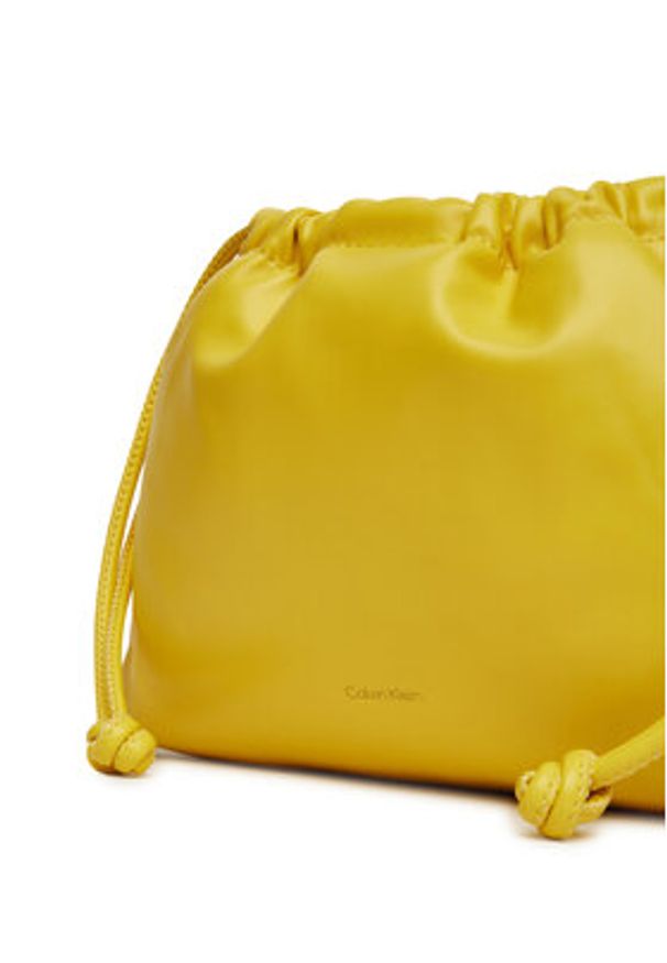 Calvin Klein Jeans Torebka Drawstring Crossbody26 LV04K3060G Żółty. Kolor: żółty. Materiał: skórzane