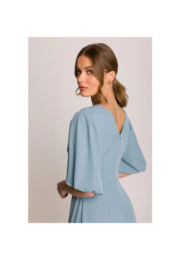 Stylove - Elegancka sukienka koktajlowa z bufiastymi rękawami błękitna. Kolor: niebieski. Styl: elegancki, wizytowy