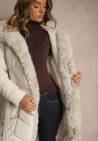 Renee - Biała Kurtka z Pikowanymi Przeszyciami Futerkiem i Paskiem Serapella. Okazja: na spacer, na imprezę. Kolor: biały. Materiał: futro #4