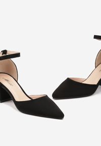 Born2be - Czarne Czółenka na Obcasie Zapinane Wokół Kostki ze Szpiczastym Noskiem Sigra. Nosek buta: szpiczasty. Kolor: czarny. Obcas: na obcasie. Styl: klasyczny. Wysokość obcasa: średni #2