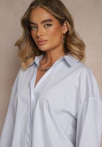 Renee - Niebieska Koszula z Bawełny o Kroju Oversize w Paski z Metalicznymi Zdobieniami Pasenitia. Okazja: na co dzień. Typ kołnierza: kołnierzyk klasyczny. Kolor: niebieski. Materiał: bawełna. Długość rękawa: długi rękaw. Długość: długie. Wzór: paski, aplikacja. Styl: klasyczny, casual, elegancki #4