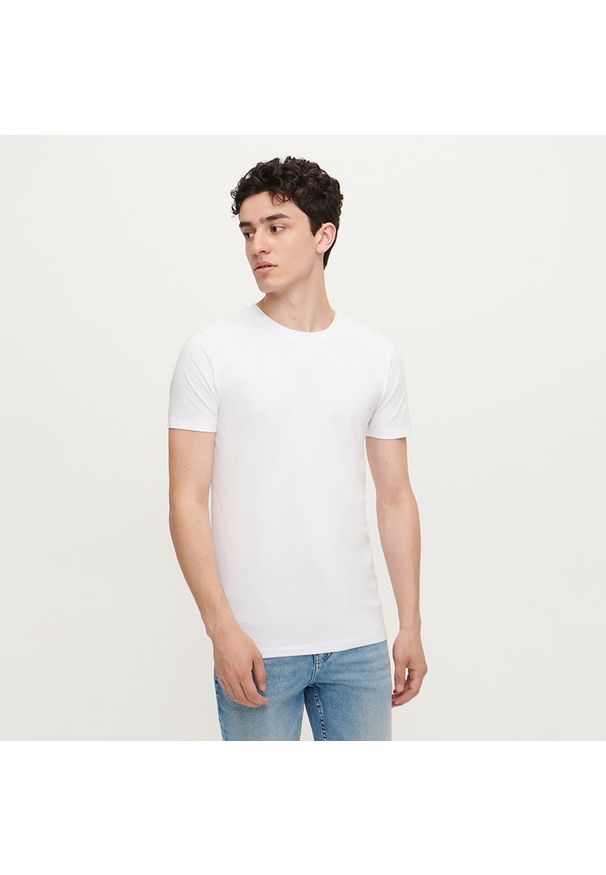 House - Dopasowana koszulka basic biała - Biały. Kolor: biały