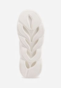 Born2be - Białe Siateczkowe Buty Sportowe Sneakersy na Grubej Tłoczonej Podeszwie Telarienna. Okazja: na co dzień. Zapięcie: sznurówki. Kolor: biały. Materiał: jeans. Obcas: na platformie #8