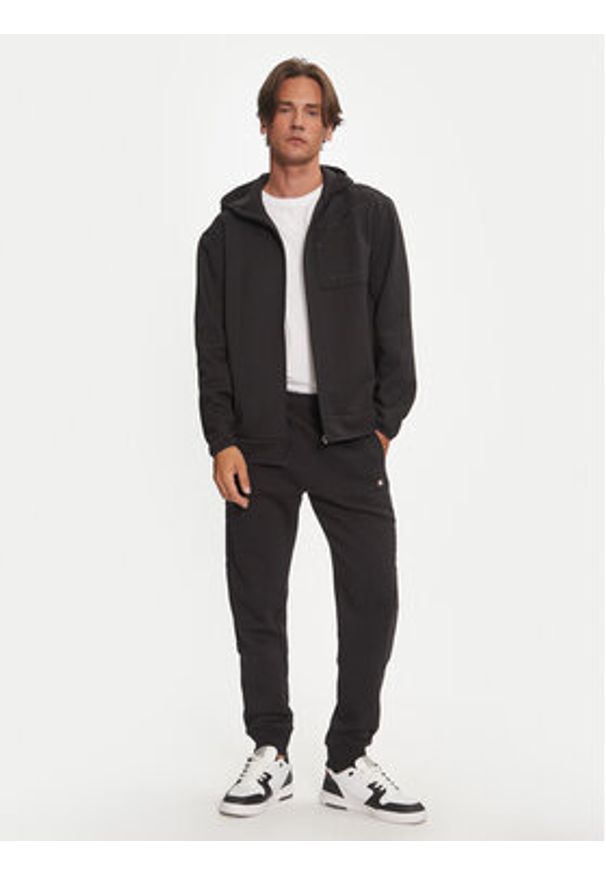 Champion Bluza 219152 Czarny Regular Fit. Kolor: czarny. Materiał: syntetyk