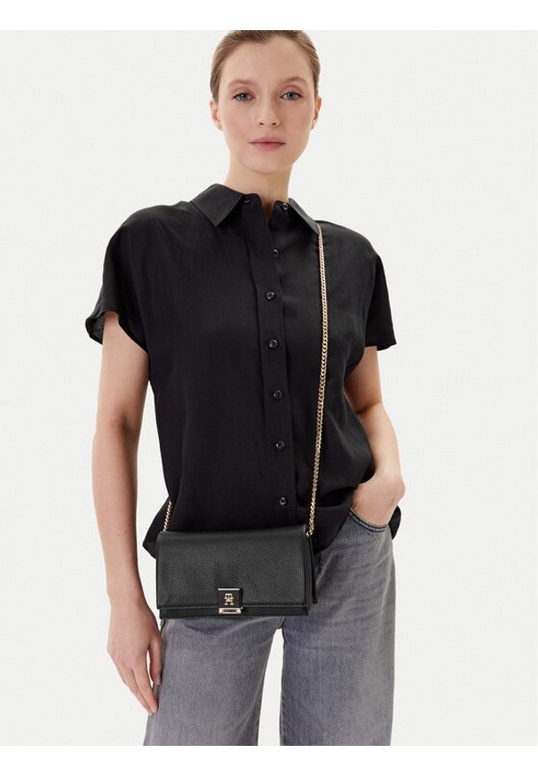 TOMMY HILFIGER - Tommy Hilfiger Torebka Th Her Flap W/Chain AW0AW17403 Czarny. Kolor: czarny. Materiał: skórzane