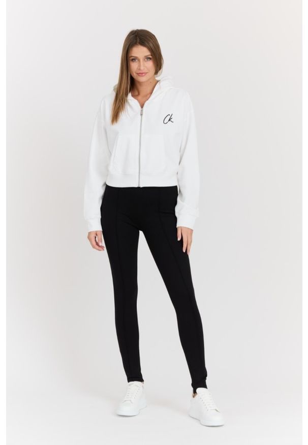 Calvin Klein - CALVIN KLEIN Biała damska rozpinana bluza z kapturem. Typ kołnierza: kaptur. Kolor: biały. Materiał: bawełna