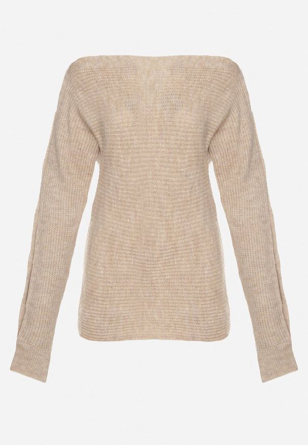 Born2be - Jasnobeżowy Sweter z Dekoltem w Łódkę i Ozdobnymi Wycięciami z Guzikami przy Rękawach Dorita. Okazja: na spotkanie biznesowe, do pracy, na co dzień. Typ kołnierza: dekolt w łódkę. Kolor: beżowy. Materiał: jeans. Długość rękawa: długi rękaw. Długość: długie. Wzór: aplikacja. Styl: biznesowy, casual