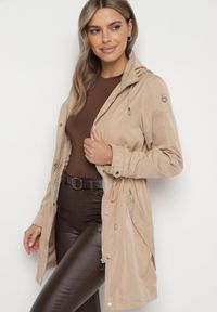 Born2be - Beżowa Kurtka Parka z Odpinanym Kapturem i Troczkami w Talii Fesslora. Okazja: na co dzień, na spacer. Kolor: beżowy. Materiał: jeans, wełna. Długość: długie. Styl: casual, elegancki #5
