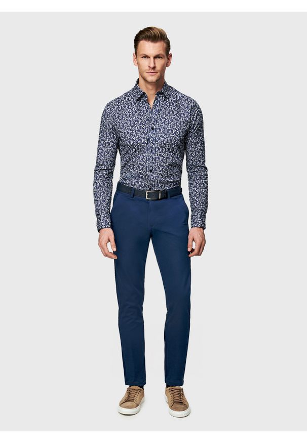 Pako Lorente - PAKO LORENTE - Granatowa koszula męska w kwiaty. Okazja: na co dzień. Kolor: niebieski. Materiał: bawełna, elastan. Długość rękawa: długi rękaw. Długość: długie. Wzór: kwiaty. Styl: casual