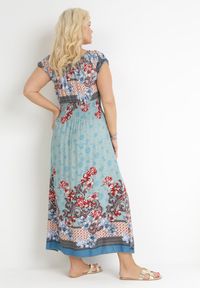 Born2be - Jasnoniebieska Sukienka Maxi Hiszpanka z Gumkami w Talii z Bawełny Doreyana. Typ kołnierza: dekolt hiszpanka. Kolor: niebieski. Materiał: bawełna. Sezon: lato, wiosna. Długość: maxi #3