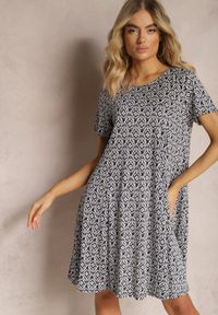 Renee - Granatowa Wiskozowa Sukienka o Rozkloszowanym Fasonie z Ornamentalnym Wzorem Jasminas. Kolor: niebieski. Materiał: wiskoza. Styl: boho