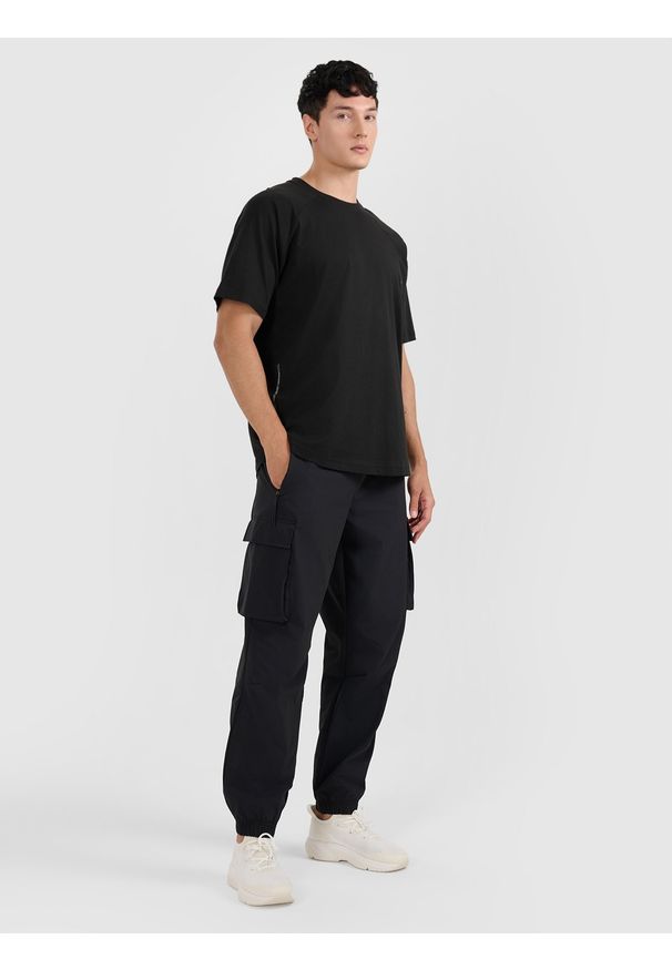 4f - 4F T-shirt oversize gładki męski - czarny S. Okazja: na co dzień. Kolor: czarny. Materiał: bawełna. Długość: długie. Wzór: gładki. Styl: casual