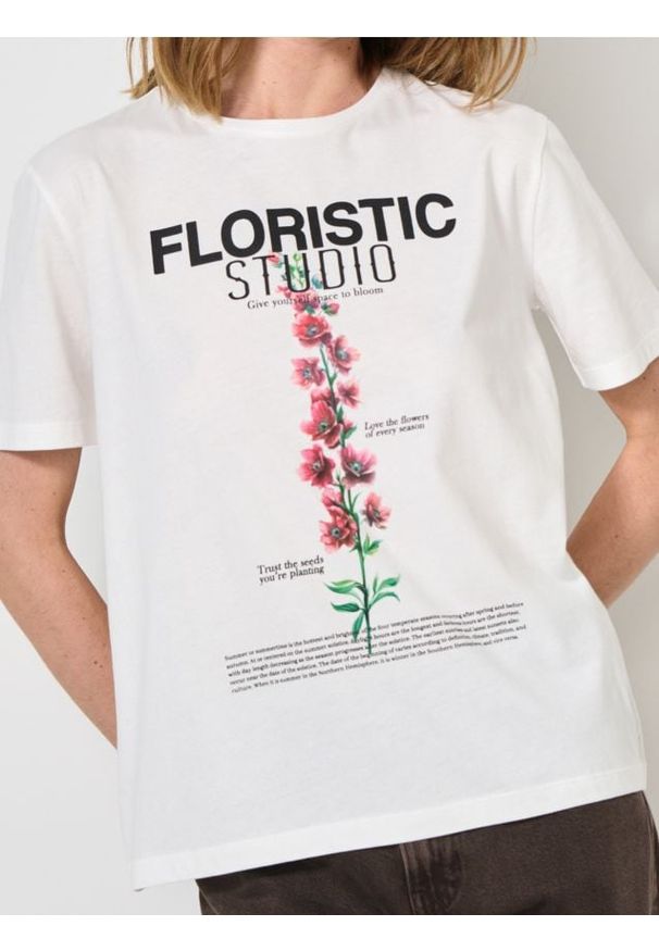 Sinsay - Koszulka z nadrukiem - kremowy. Kolor: kremowy. Wzór: nadruk