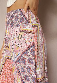 Renee - Różowe Szerokie Spodnie Culottes z Mozaikowym Wzorem i Gumką w Pasie Mizina. Kolor: różowy. Materiał: wiskoza. Sezon: lato. Styl: boho #5