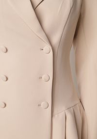 Born2be - Beżowa Sukienka o Kroju Marynarki VICES z Poduszkami w Ramionach Serlina. Okazja: na co dzień. Kolor: beżowy. Styl: casual, elegancki, klasyczny #8