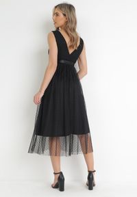 Born2be - Czarna Rozkloszowana Sukienka Tiulowa z Koronką Celila. Okazja: na ślub cywilny, na wesele, na imprezę. Typ kołnierza: dekolt w serek. Kolor: czarny. Materiał: tiul, koronka. Wzór: koronka. Typ sukienki: kopertowe. Styl: elegancki #4