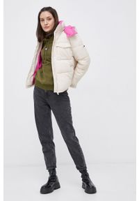 Tommy Jeans Bluza DW0DW11043.4890 damska kolor zielony z kapturem gładka. Okazja: na co dzień. Typ kołnierza: kaptur. Kolor: zielony. Materiał: poliester. Długość rękawa: długi rękaw. Długość: długie. Wzór: gładki. Styl: casual #2