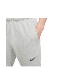 Spodnie sportowe męskie Nike Drifit Trapered. Kolor: szary. Materiał: dresówka