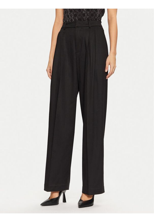 Guess Spodnie materiałowe W5RB68 WGXM2 Czarny Regular Fit. Kolor: czarny. Materiał: wiskoza