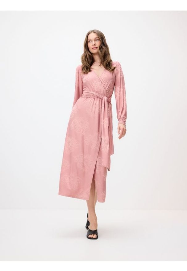 Reserved - Sukienka maxi z wiązaniem - pastelowy róż. Kolor: różowy. Materiał: wiskoza, dzianina. Długość: maxi