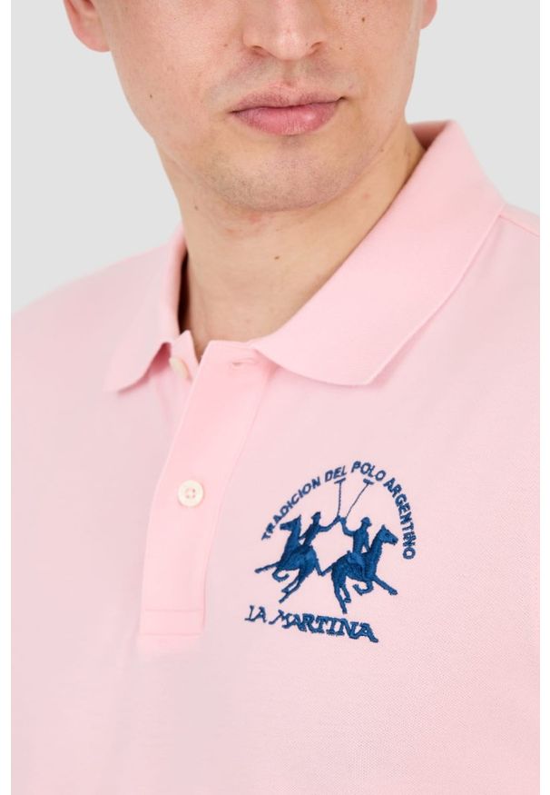 La Martina - LA MARTINA Różowe męskie polo z dużym logo, Rozmiar XL. Typ kołnierza: polo. Kolor: różowy
