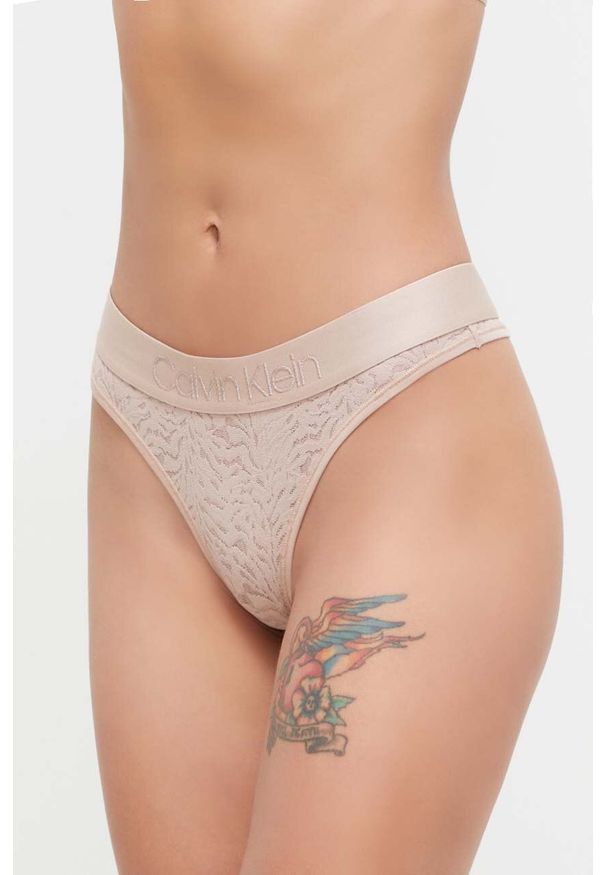 Calvin Klein Underwear stringi kolor beżowy z koronki. Kolor: beżowy. Materiał: koronka. Wzór: koronka
