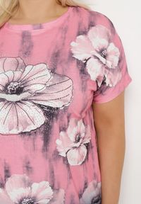 Born2be - Różowy T-shirt Koszulka z Krótkim Rękawem Ozdobiona Cyrkoniami Rissalina. Kolor: różowy. Materiał: dzianina. Długość rękawa: krótki rękaw. Długość: krótkie. Wzór: aplikacja. Sezon: lato #5