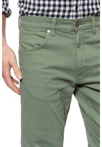 Wrangler - WRANGLER SPODNIE MĘSKIE GREENSBORO GREEN SAGE W15QSB22J. Materiał: materiał #6