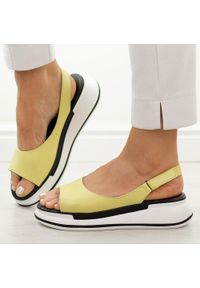 Żółte skórzane sandały damskie na platformie T.Sokolski 247. Zapięcie: bez zapięcia. Kolor: żółty. Materiał: skóra. Sezon: lato. Obcas: na platformie. Styl: klasyczny #1