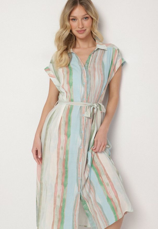 Born2be - Niebieska Sukienka z Wiskozy o Koszulowym Kroju z Wiązanym Paskiem Iffira. Okazja: na co dzień, na spotkanie biznesowe. Typ kołnierza: kołnierzyk klasyczny. Kolor: niebieski. Materiał: wiskoza. Typ sukienki: koszulowe. Styl: biznesowy, casual, elegancki, klasyczny