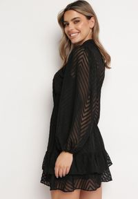 Born2be - Czarna Rozkloszowana Sukienka Mini z Bufiastymi Rękawami i Falbanką Illathi. Kolor: czarny. Materiał: materiał. Wzór: aplikacja. Długość: mini #7