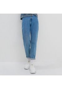 House - Mom jeans slim z bawełny organicznej - Niebieski. Kolor: niebieski